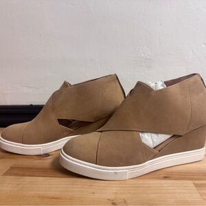 Linea Paolo Faith-L Size 6.5 Tan Nubuck Wedge Sneaker